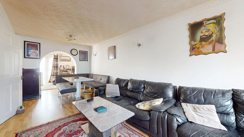 Property photo 2 of 9