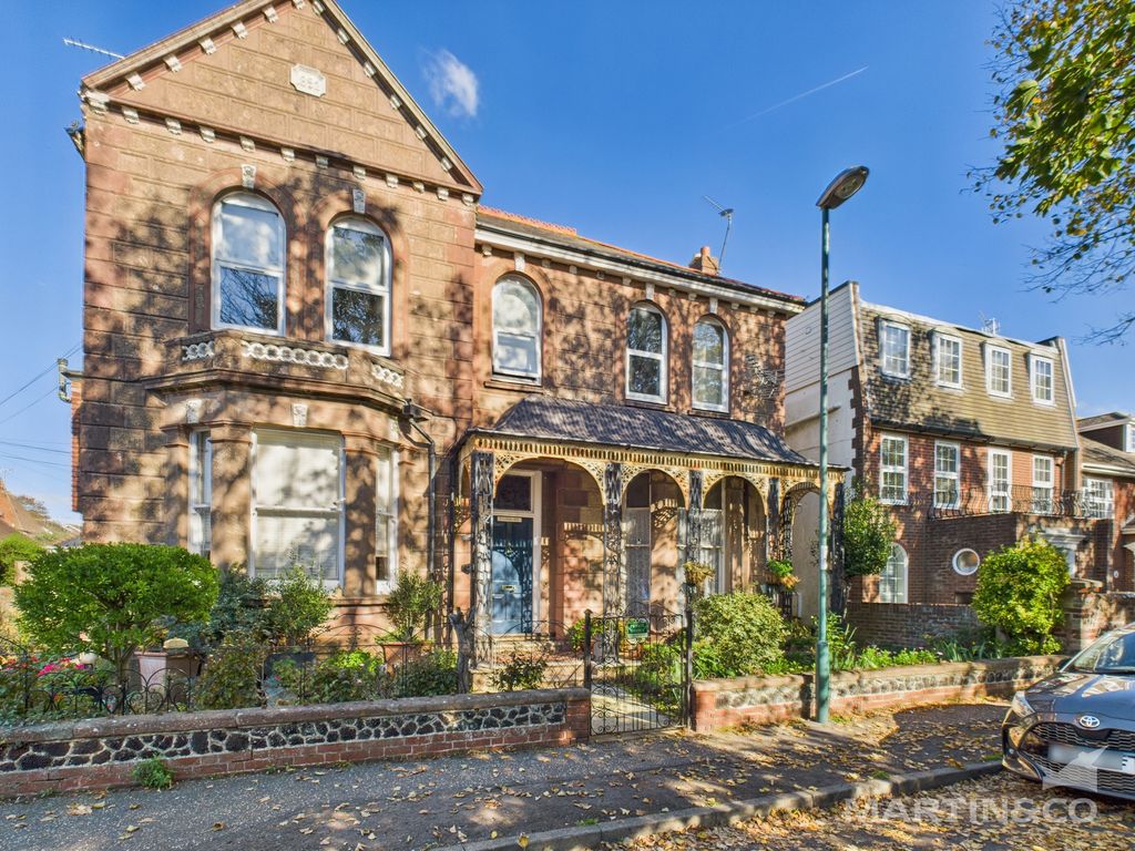 Property photo 1 of 6