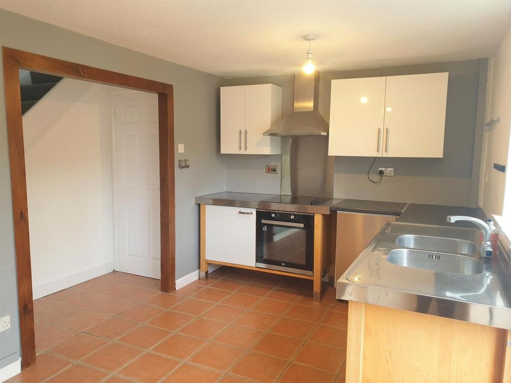 Property photo 2 of 11 Kitchen .Jpg
