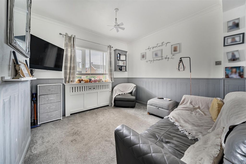 Property photo 2 of 17 1348774-8-68c1B0Ac0E366.Jpg