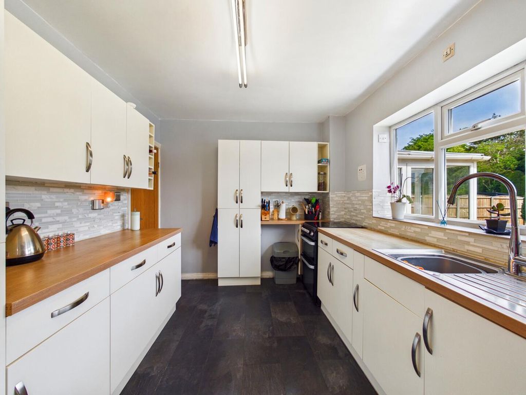 Property photo 3 of 16 Kitchen