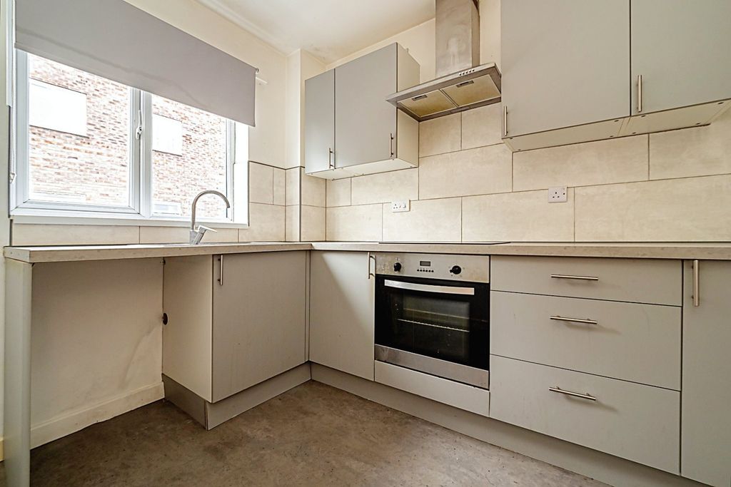 Property photo 3 of 8 Kitchen