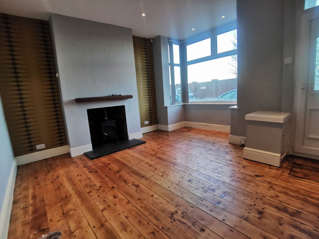 Property photo 3 of 18 Lounge