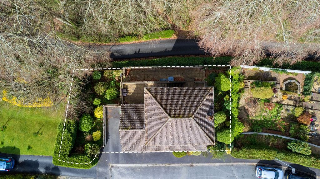 Property photo 2 of 27 Picture No. 25