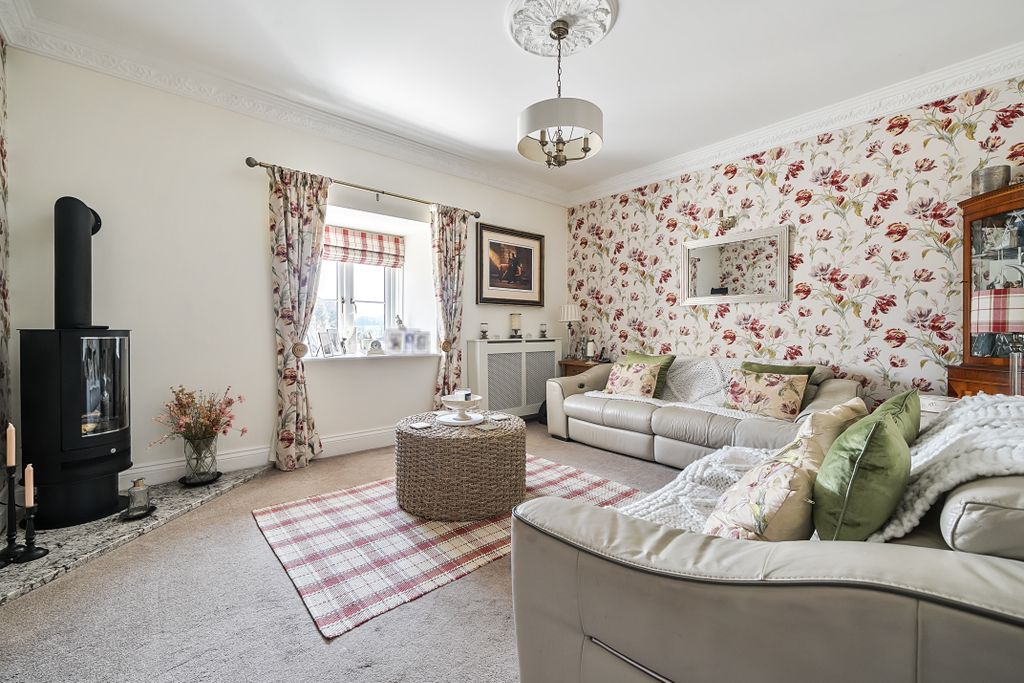 Property photo 2 of 31