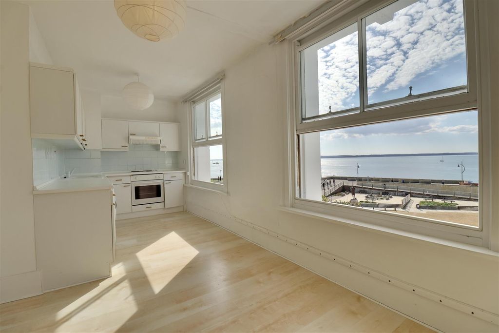 Property photo 3 of 15 4597185C-67F6-46E3-A6D1-F3328Ae47785_1_201_A.Jpeg