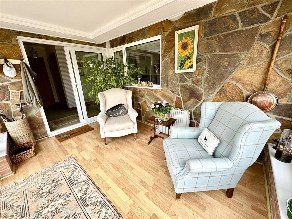 Property photo 3 of 23 Garden Entrance Room
