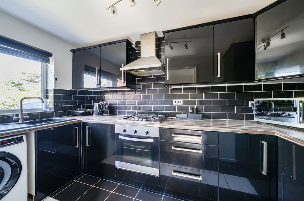 Property photo 2 of 18 1466417-1-6A18266...