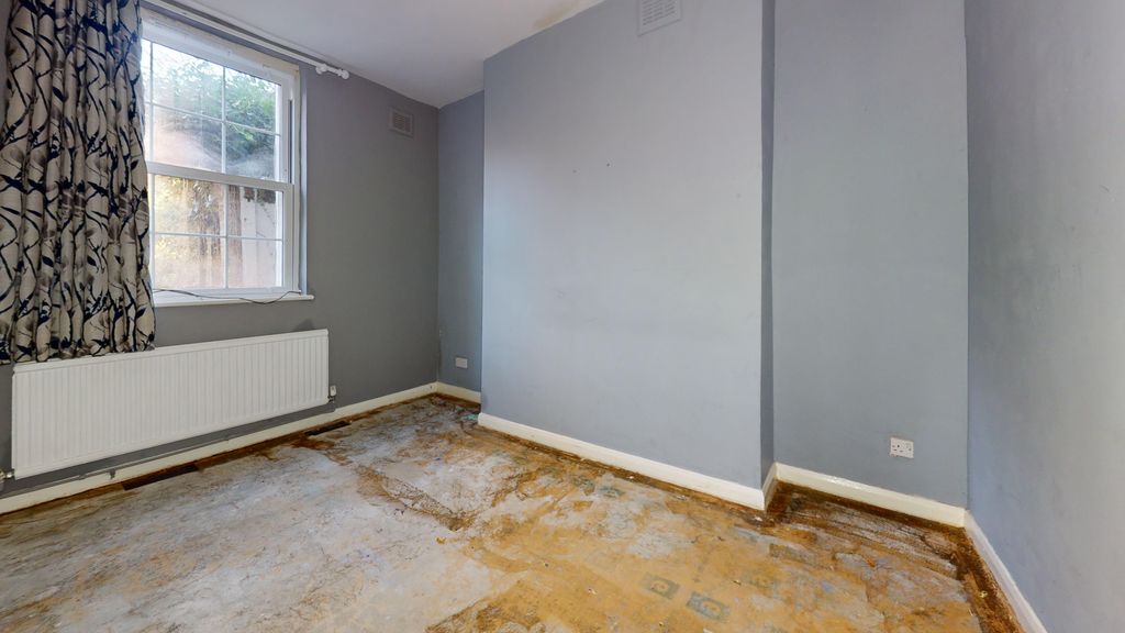 Property photo 3 of 13 Flat A, 38 Canonbury Road, Islington, London, N1 2Hs