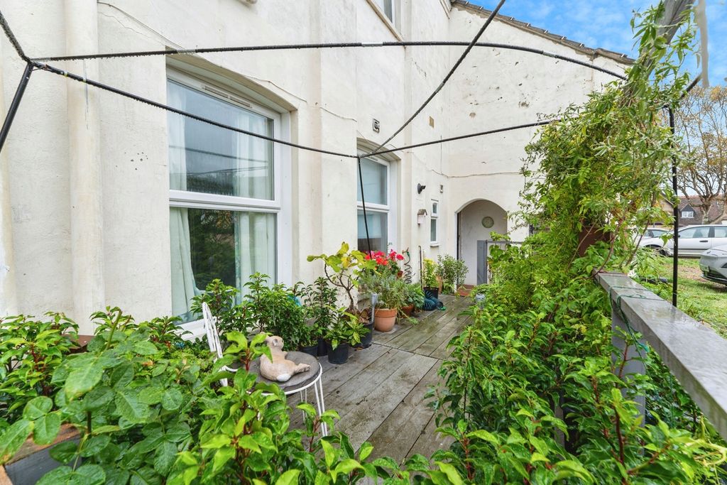 Property photo 3 of 17 Photo