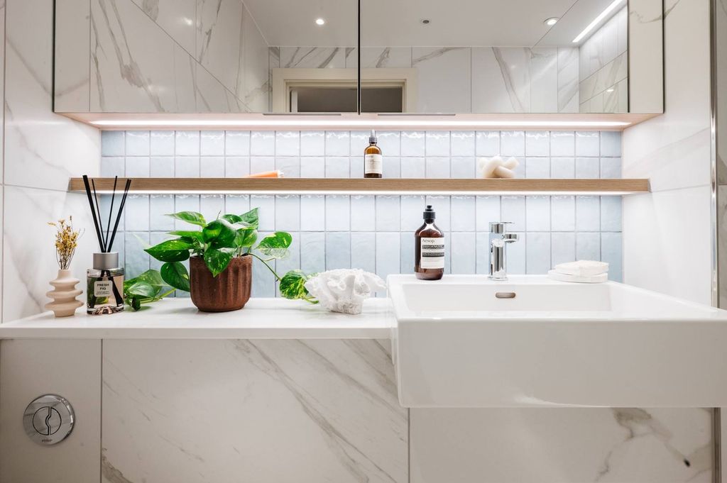 Property photo 1 of 34 Twelfth Floor Apartment In Bow Green, E2