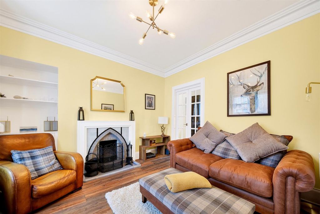 Property photo 2 of 16 Lounge