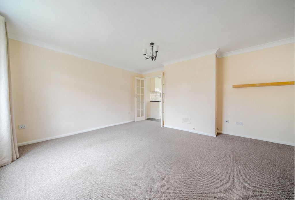 Property photo 2 of 13 1365694-9-68Ecf99...