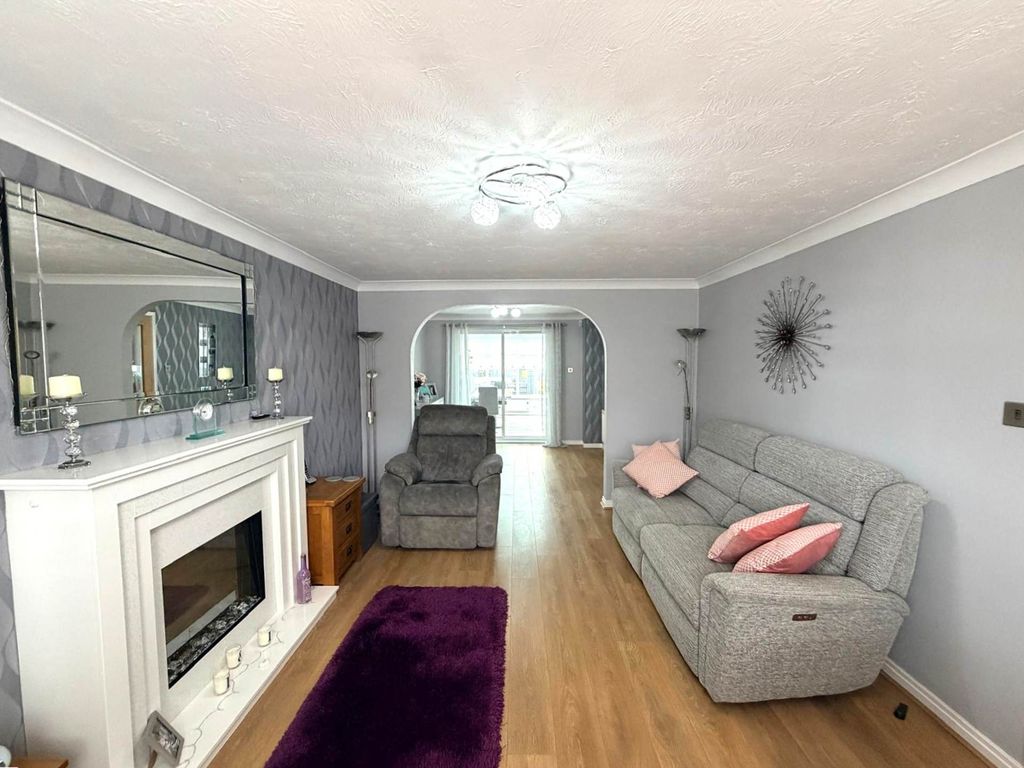 Property photo 3 of 28