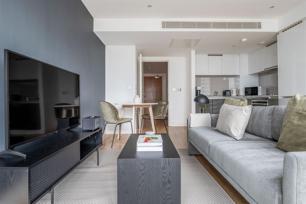 Property photo 1 of 18 6576d453566954725Fb41d47_3E9bae463F8Dfe2De2E3c569d