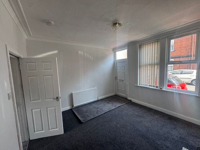 Property photo 3 of 16 Entrance Porch