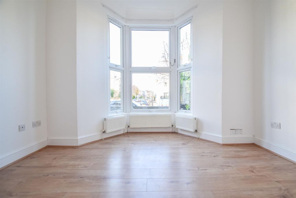 Property photo 3 of 11 Mgjxdjsi2Kgrj5Jne8Br5A.Jpg