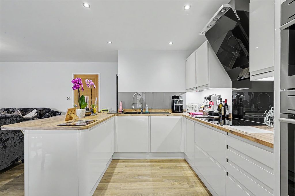 Property photo 3 of 18 Kitchen Area