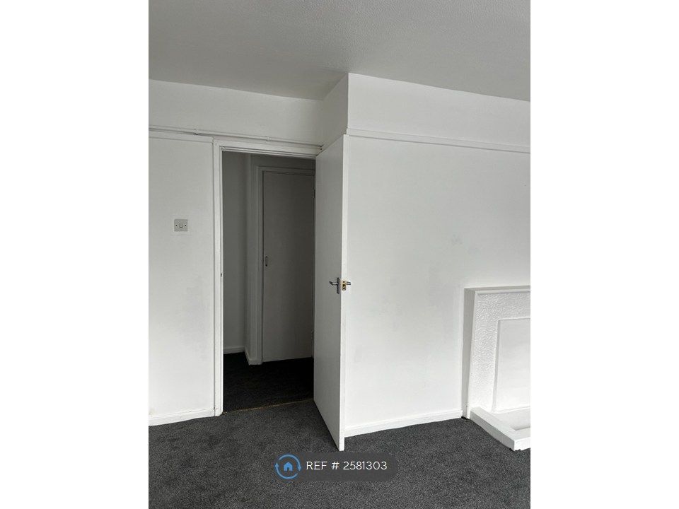 Property photo 3 of 14 Living Room Entrance