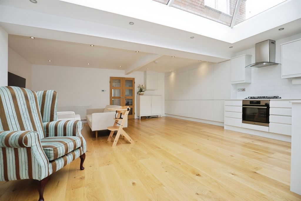 Property photo 2 of 17