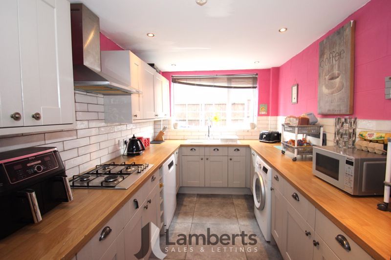 Property photo 3 of 21 Kitchen/Breakfast Room