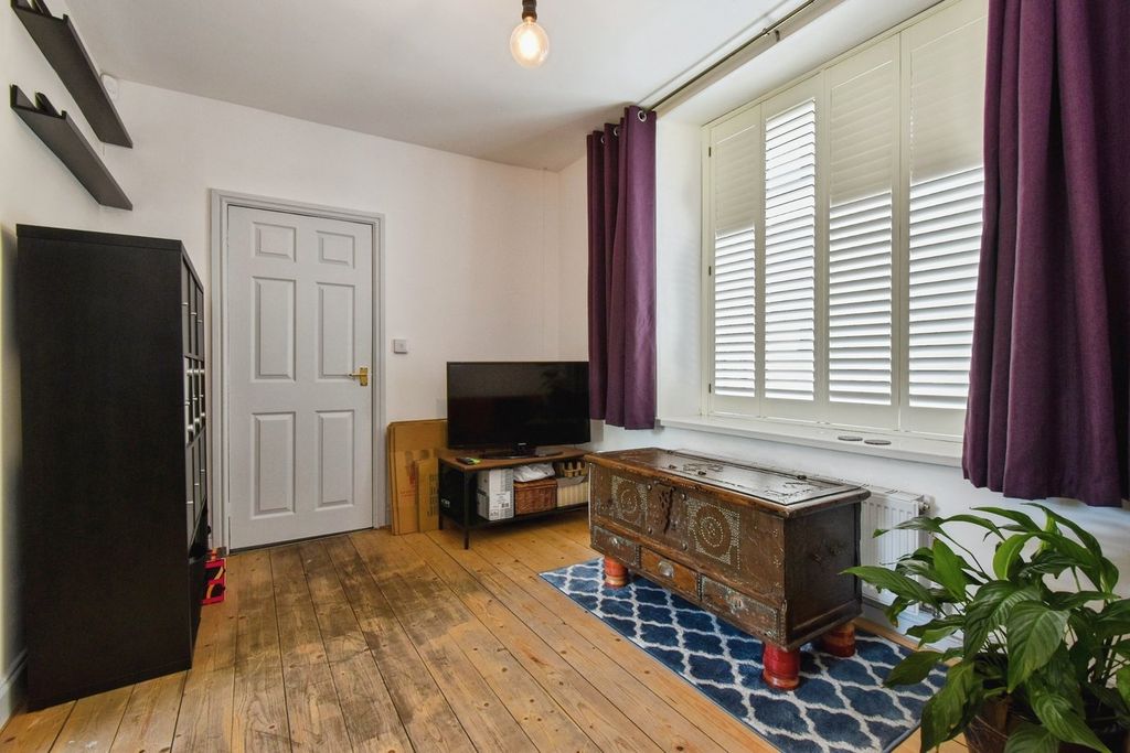Property photo 3 of 18