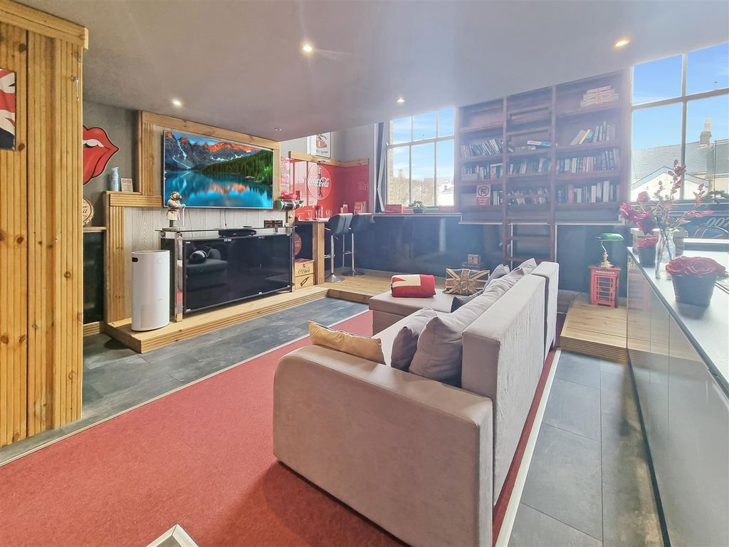 Property photo 3 of 10 88027.Jpg