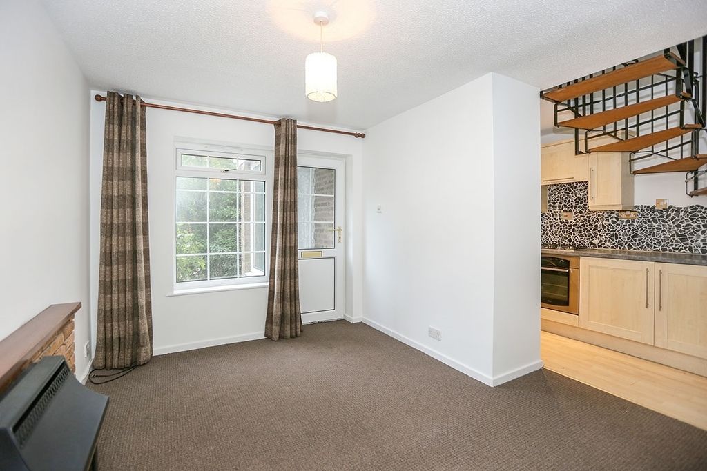 Property photo 2 of 7 Lounge