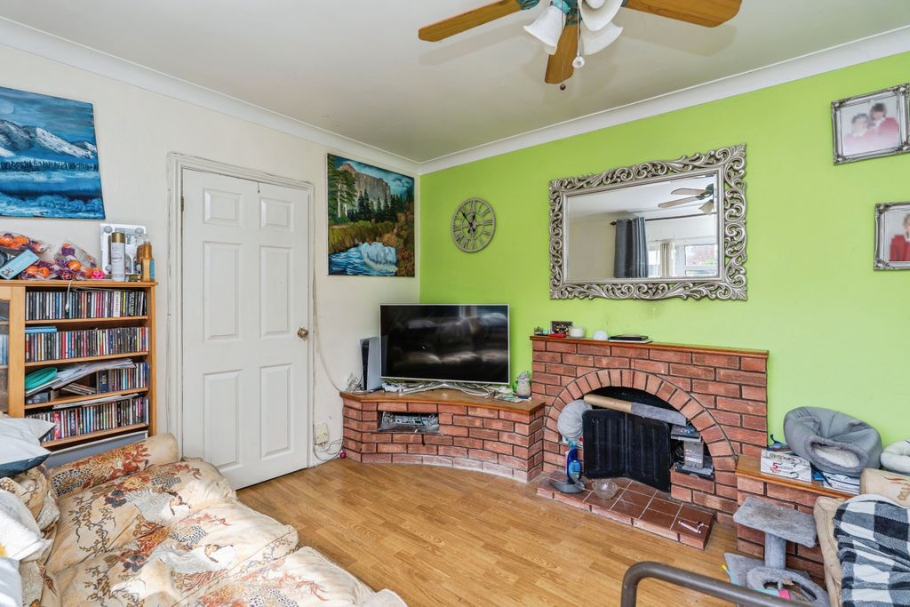 Property photo 2 of 20