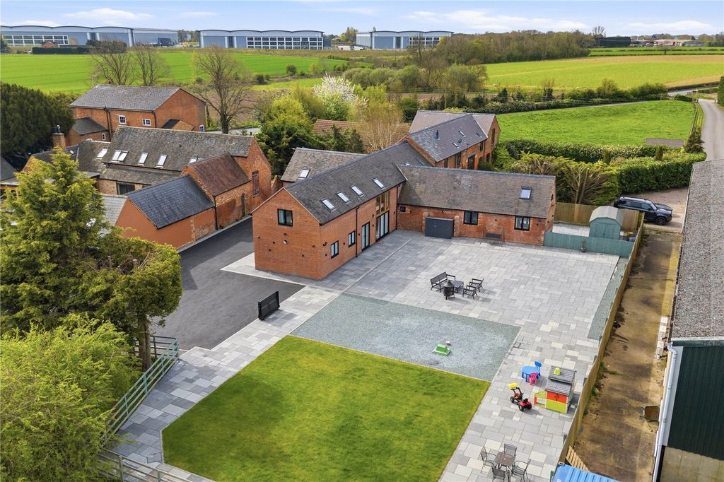 Property photo 1 of 67 Picture No. 88