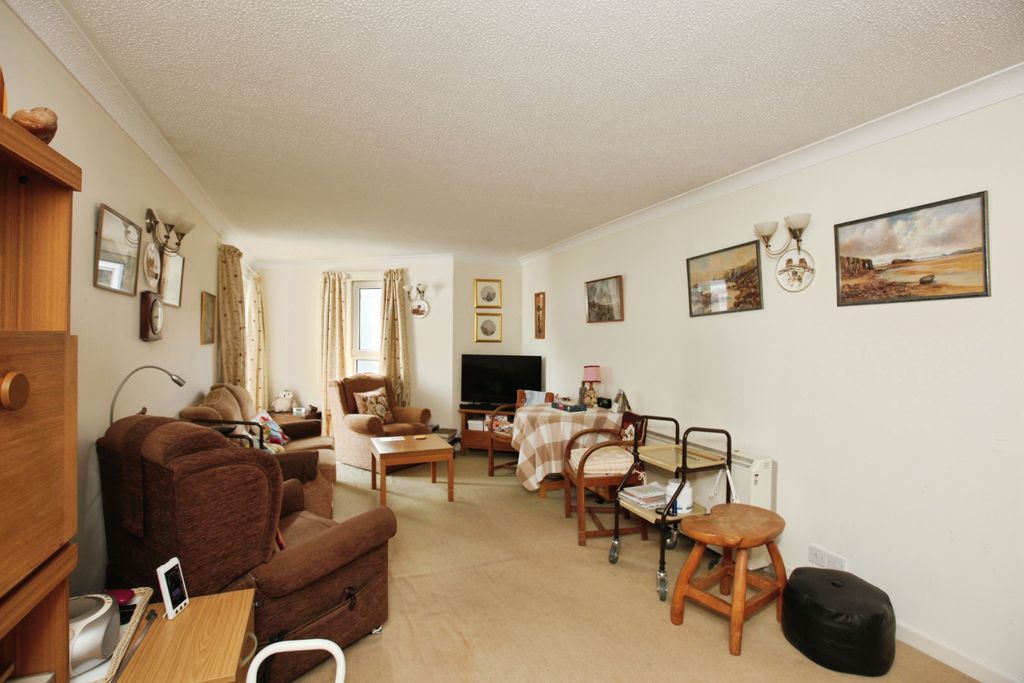 Property photo 3 of 10 Lounge