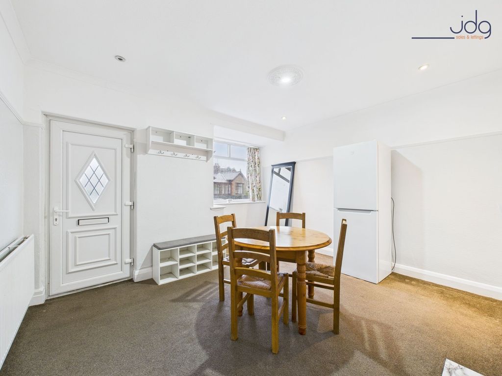 Property photo 3 of 10 Living Room