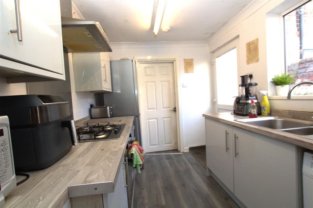 Property photo 2 of 9 Kitchen Reverse.Jpg