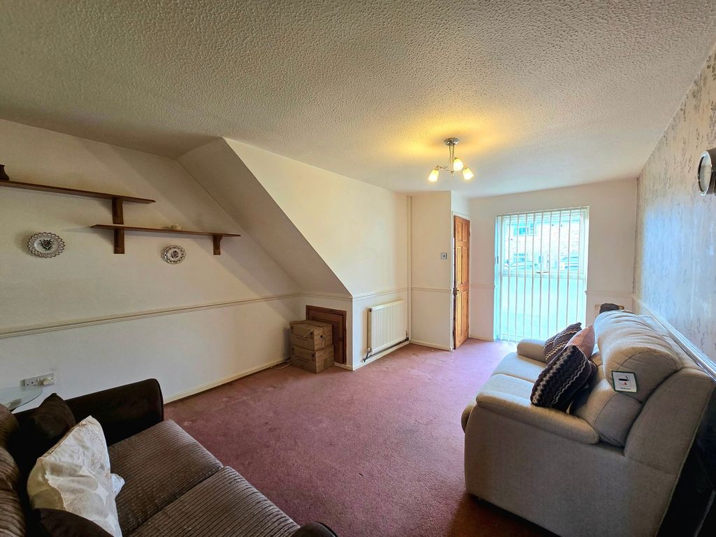 Property photo 2 of 12 Lounge