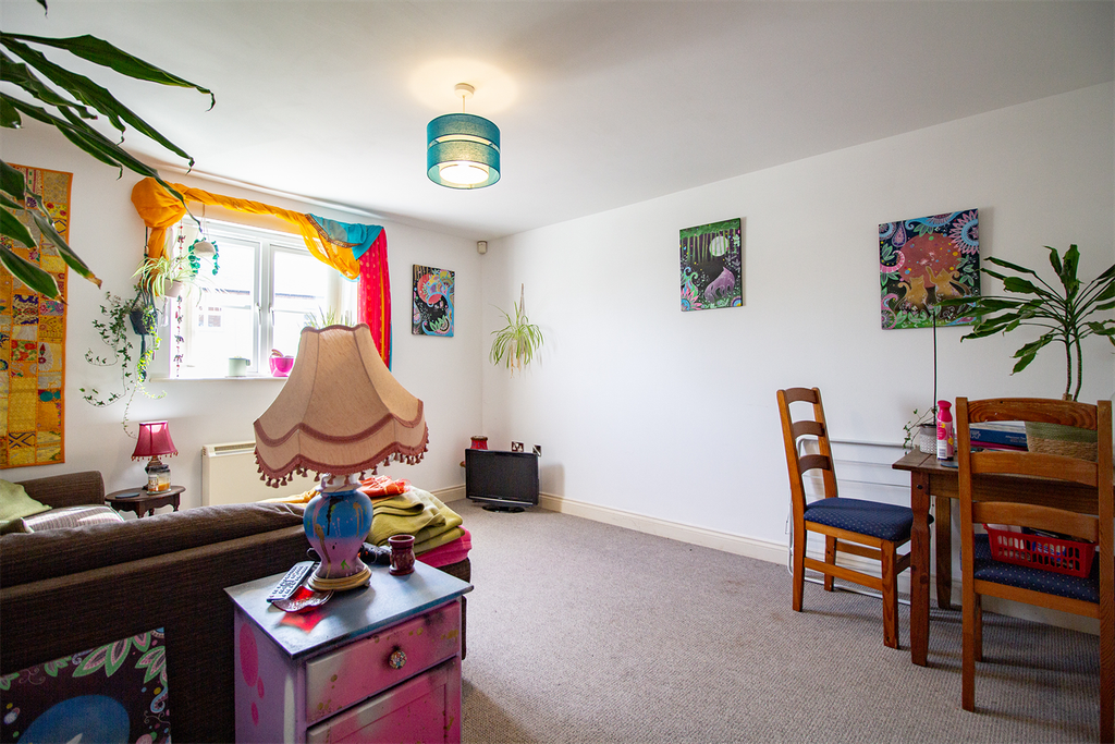 Property photo 1 of 18 Lounge