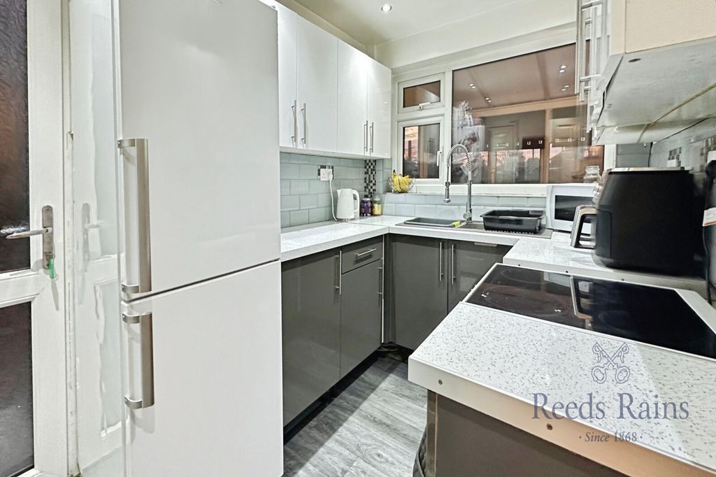 Property photo 2 of 13 Kitchen