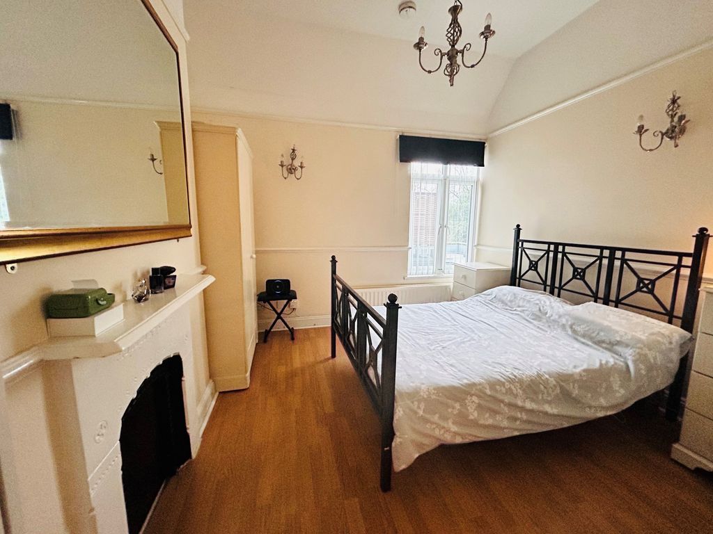 Property photo 1 of 6 Bedroom