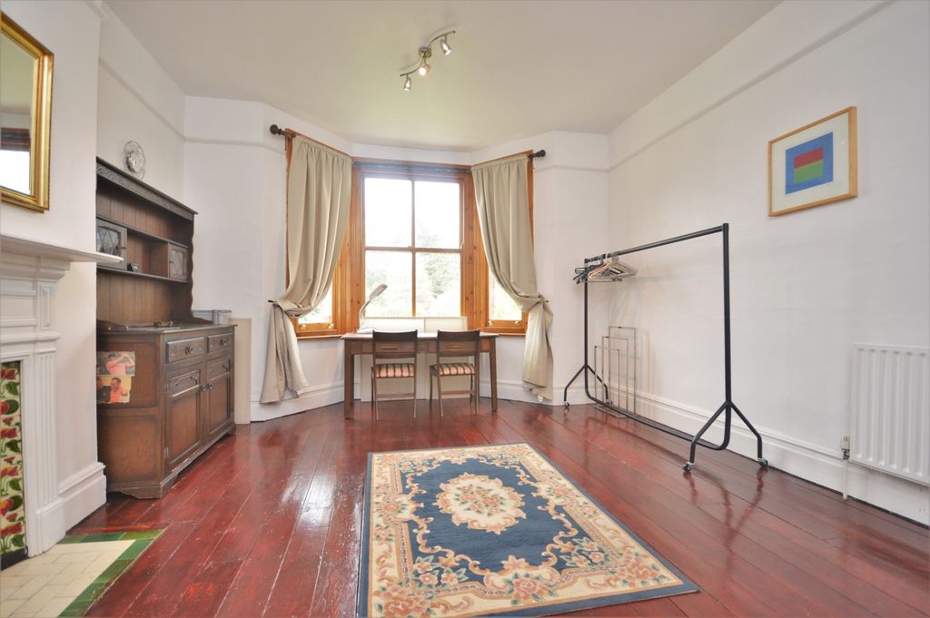 Property photo 2 of 11 Room (3)