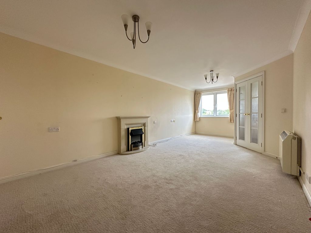 Property photo 2 of 11 Lounge