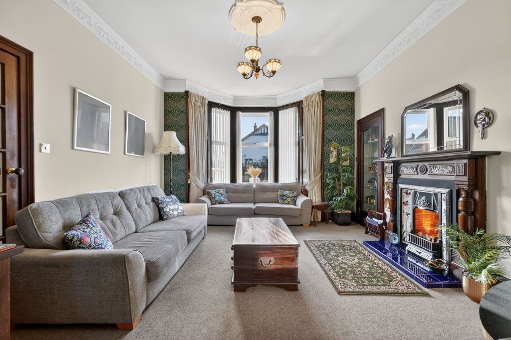 Property photo 3 of 31