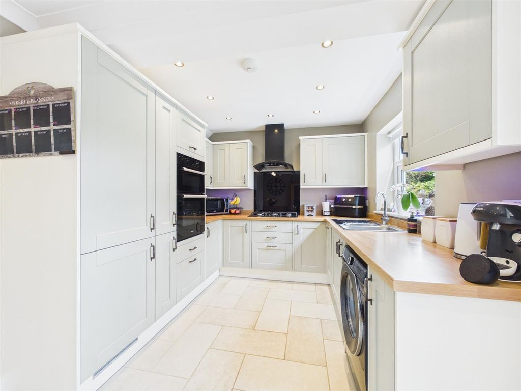 Property photo 3 of 21 Breakfast Kitchen