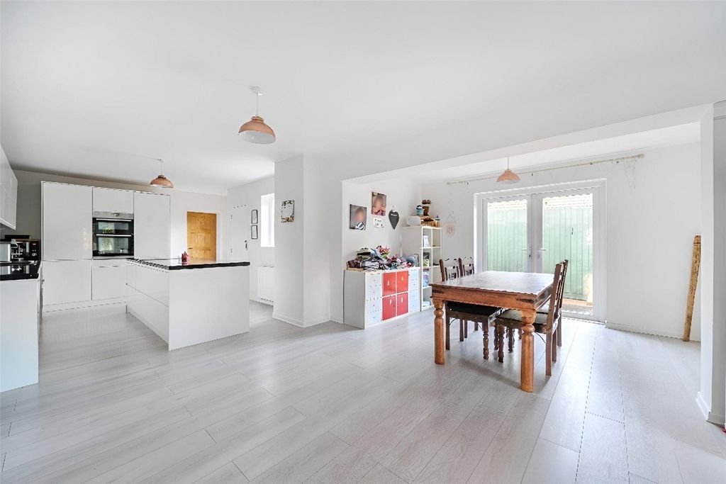 Property photo 2 of 16 Kitchen/Dining