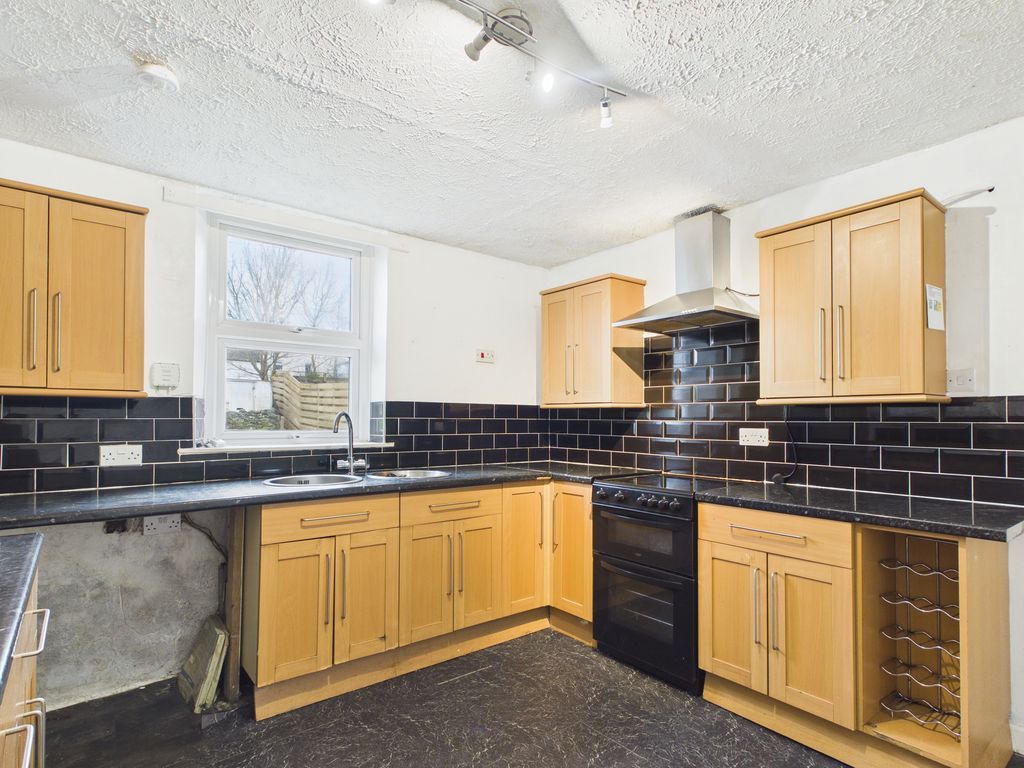 Property photo 2 of 10 Kitchen