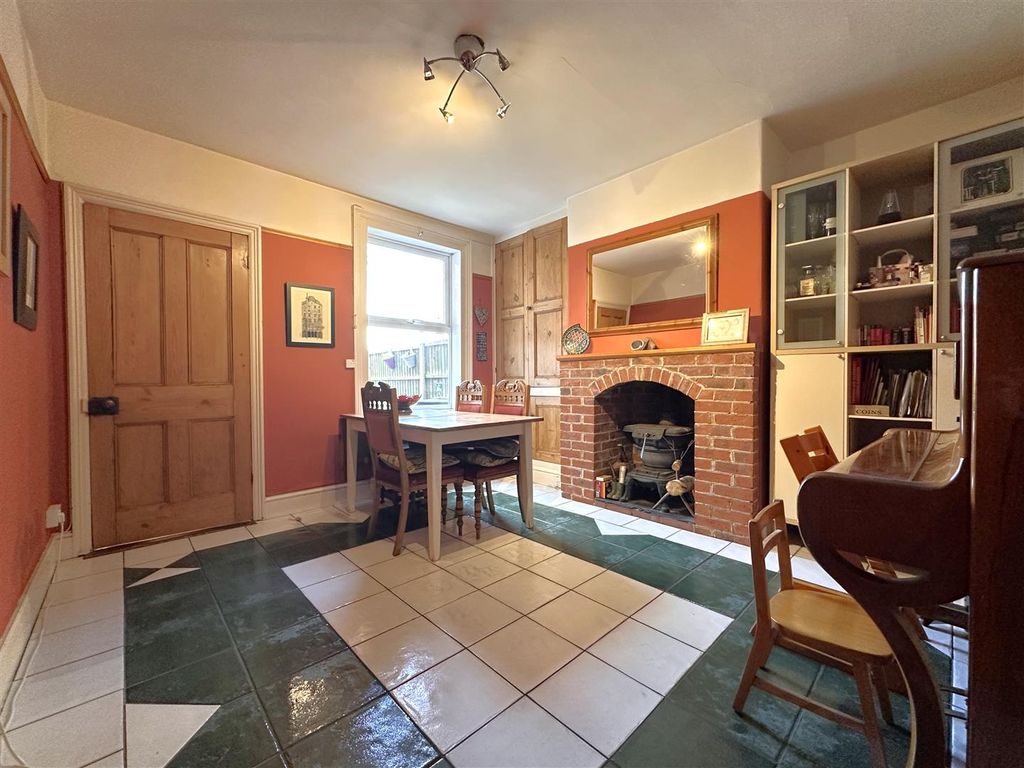 Property photo 2 of 17 Dining Room 704