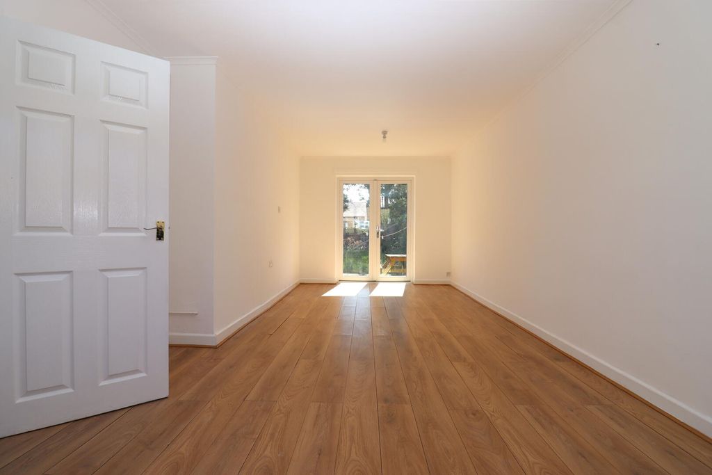 Property photo 3 of 11 Living Room