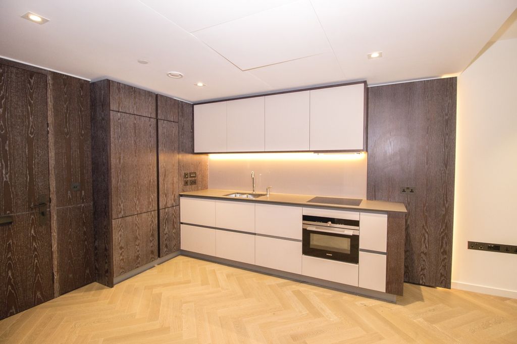 Property photo 3 of 7 Kitchen