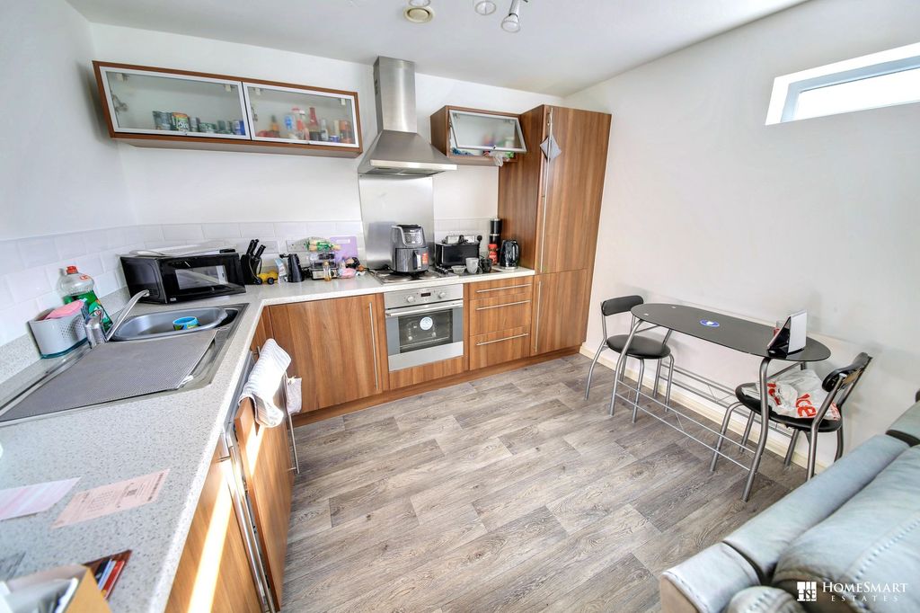 Property photo 2 of 10 Kitchen