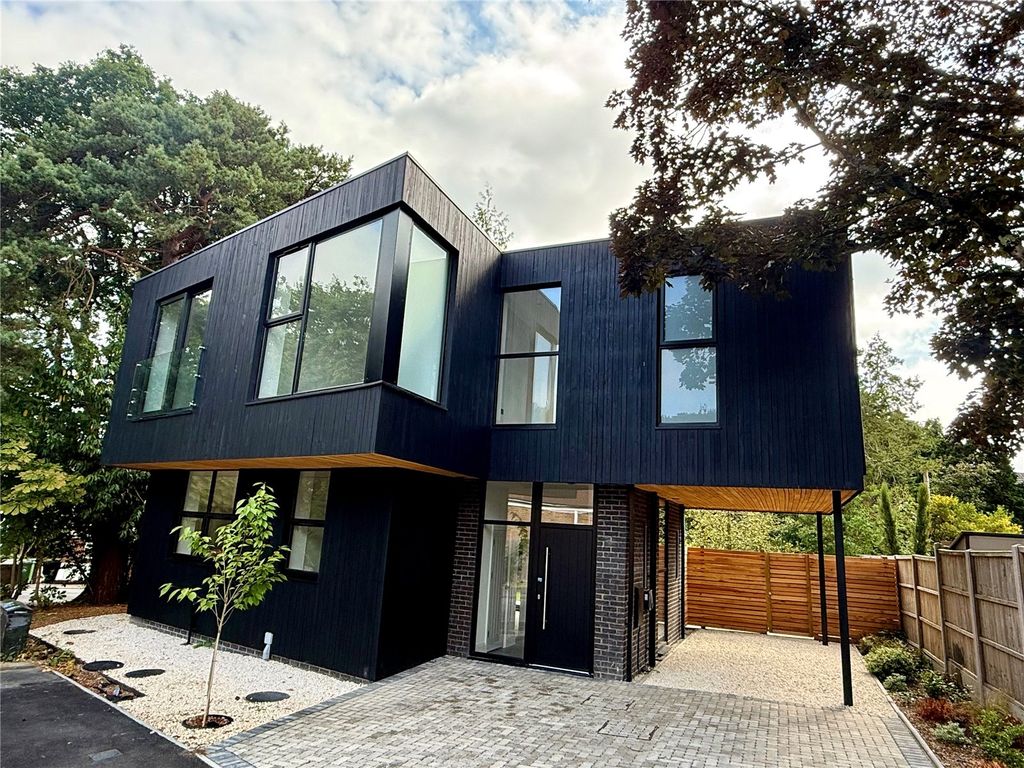 Property photo 1 of 31 Felton Road