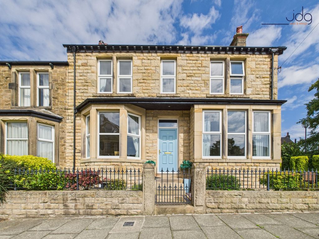 Property photo 1 of 14 Welcome To Ashfield Avenue