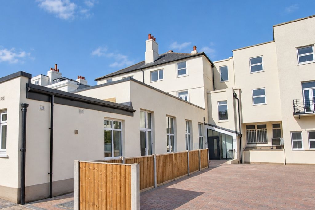 Property photo 1 of 10 Pleydell